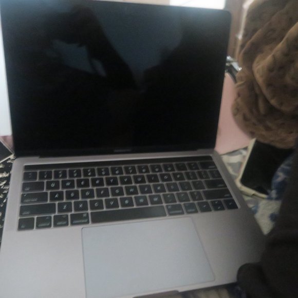 MacBook Pro - Picture 3 of 4